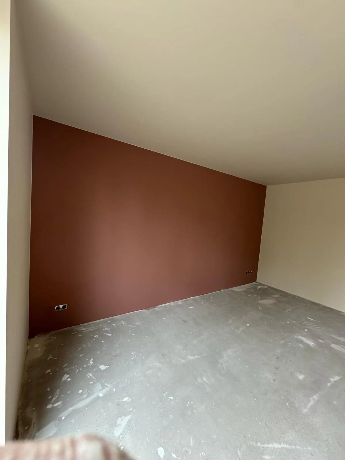 Thin-coat plastering