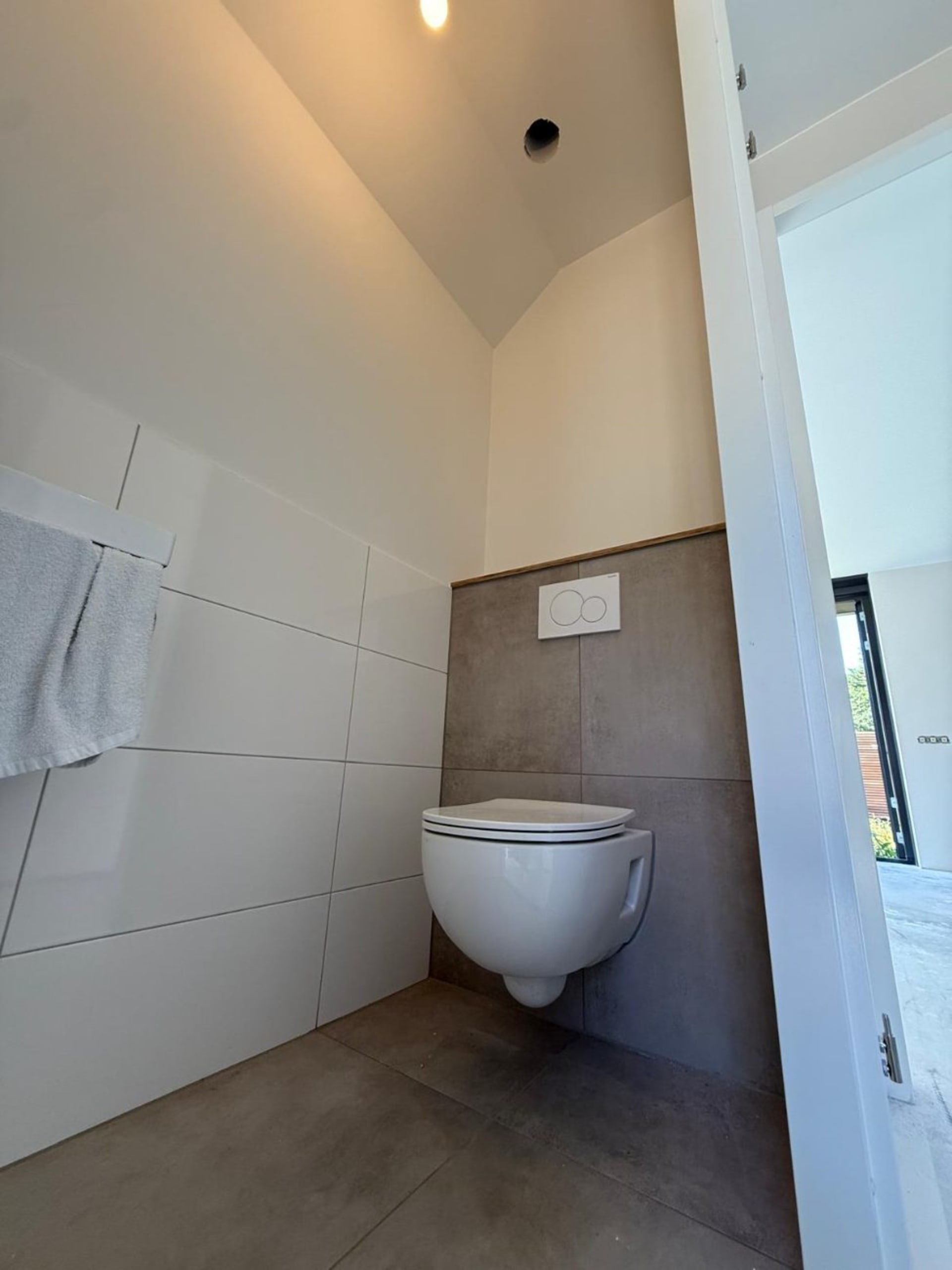 Spray-painted ceilings new build