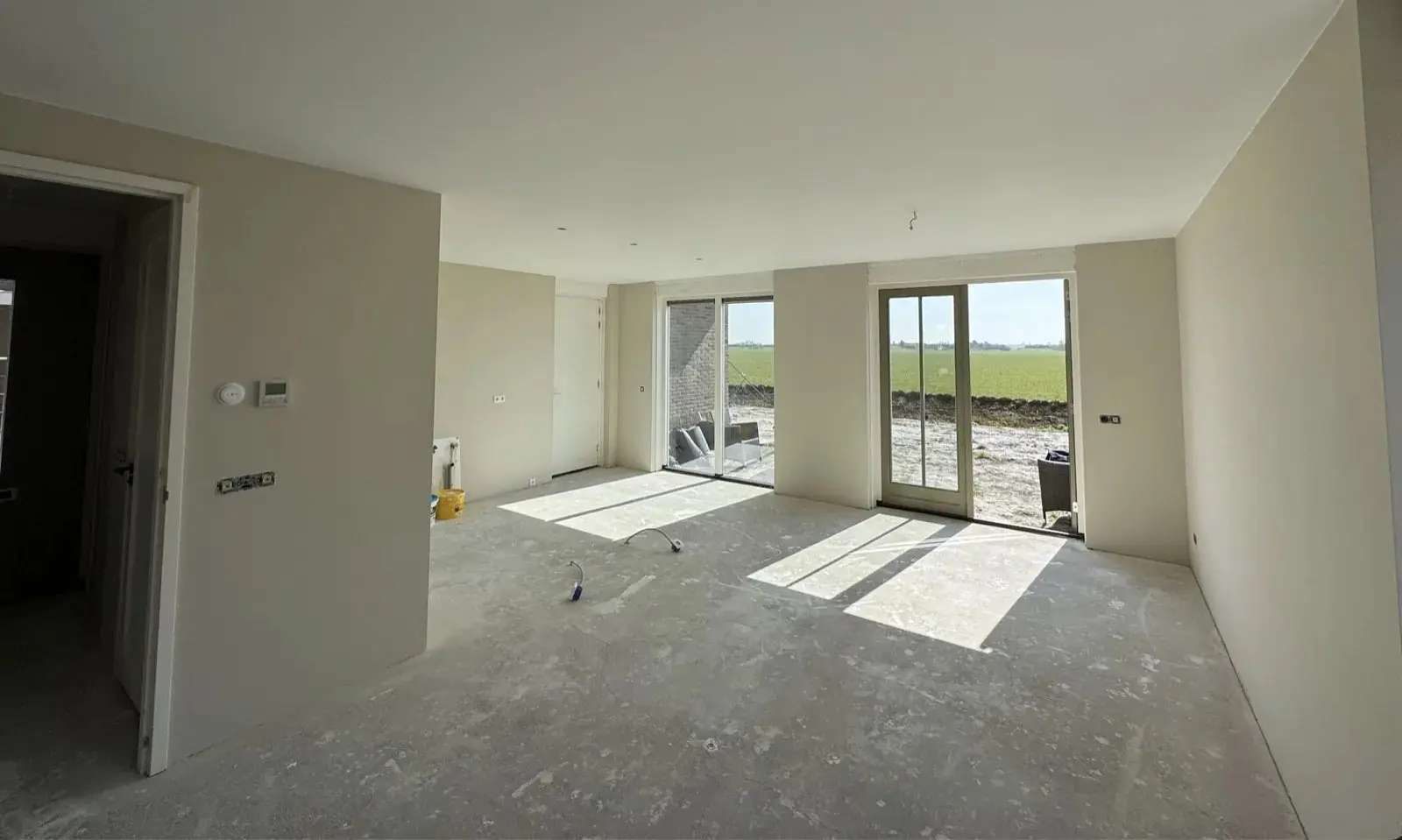 Latex spraying: a sleek result without brush marks