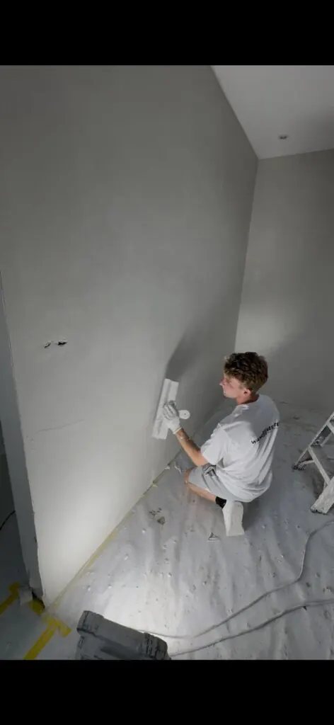 The difference between plastering and thin-coat plastering